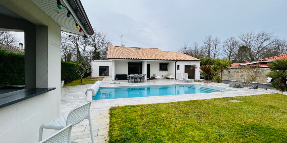 maison à ST JEAN D ILLAC (33127)